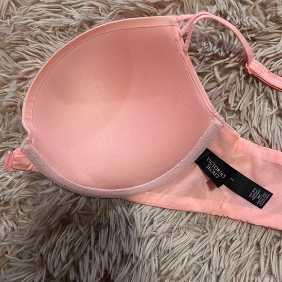 Victoria Secret Bra - Picture 2 of 6